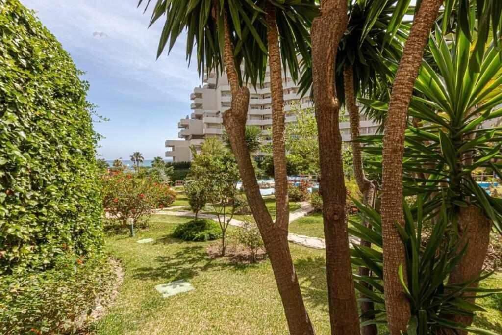 797 Holiday Rentals- Precioso Piso Con Vistas Al Jardin En Benalbeach Benalmádena Buitenkant foto